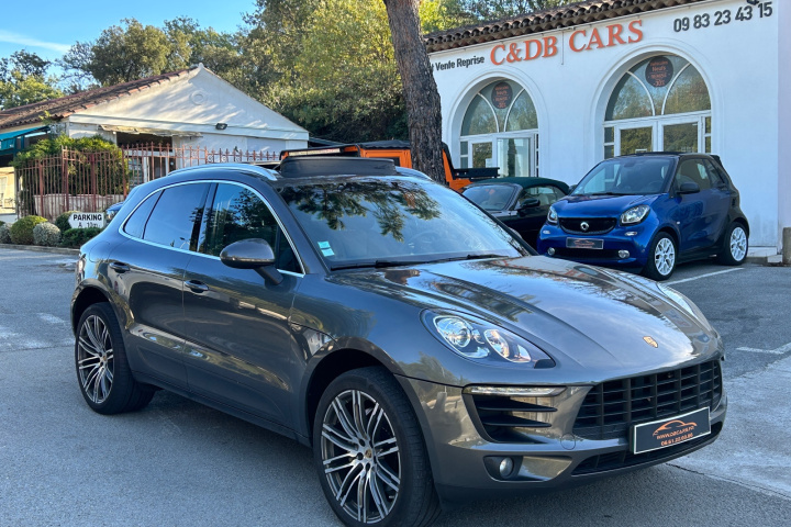 PORSCHE MACAN