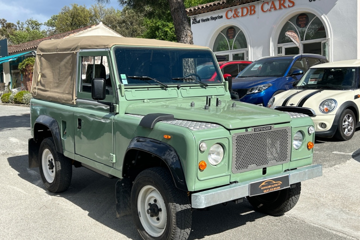 LAND ROVER DEFENDER