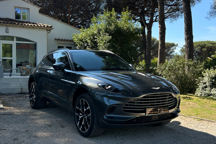 ASTON MARTIN DBX