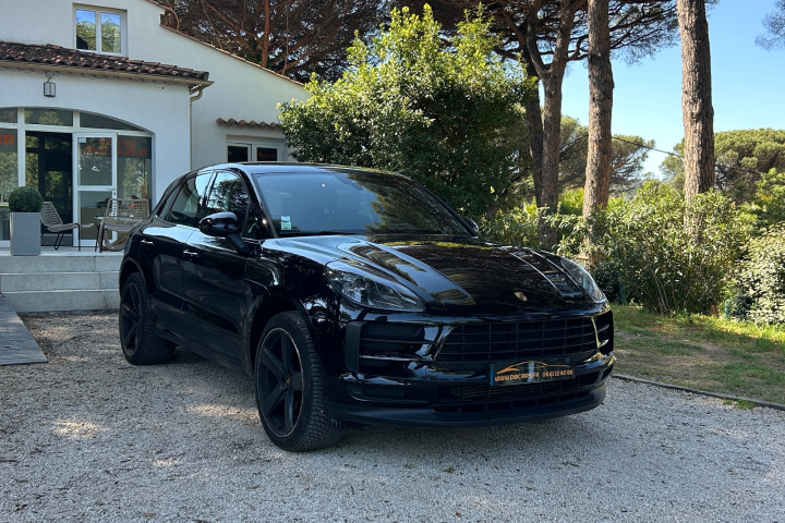 PORSCHE MACAN